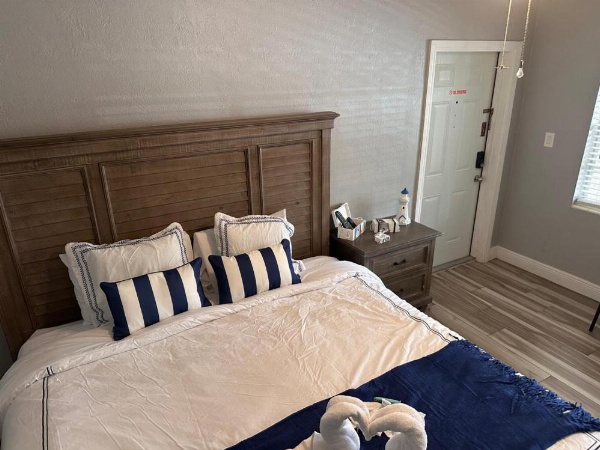 Twin Palms Motel image 13