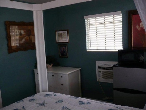 Twin Palms Motel image 20