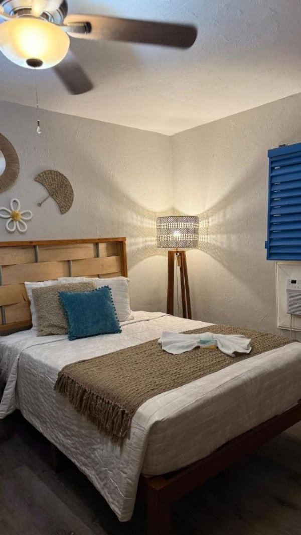 Twin Palms Motel image 28