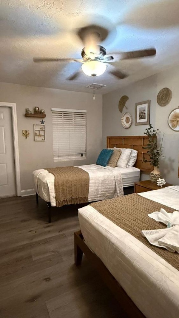 Twin Palms Motel image 29