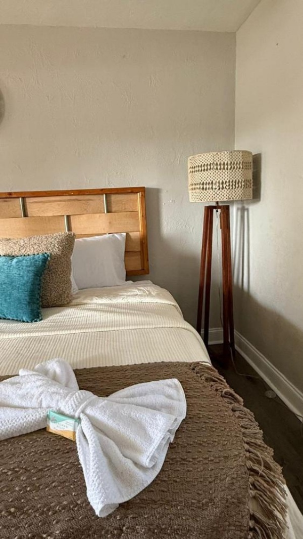 Twin Palms Motel image 33